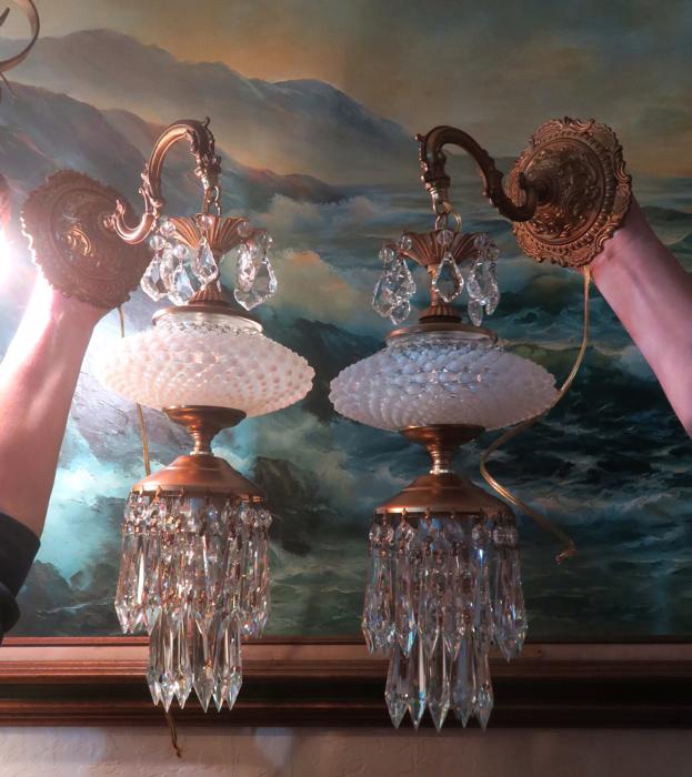 2 Fenton White Op...